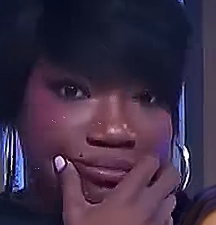 Chikybombom responde a Carolina